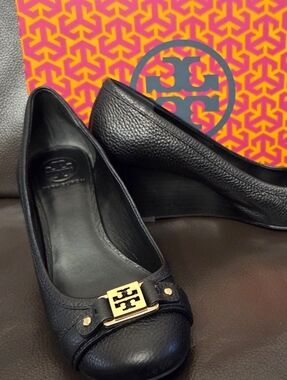Tory Burch Black Ambrose Tumbled Closed Toe Wedge Sz 8.5 M Women Shoes